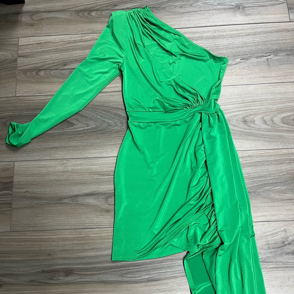 Elegant Green One-Shoulder Dress